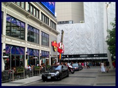 Hard Rock Café, Dundas Square